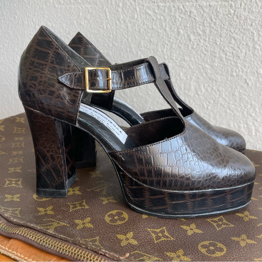 Vintage Brown Leather Croc-Embossed T-Strap Mary Jane Platform Heels